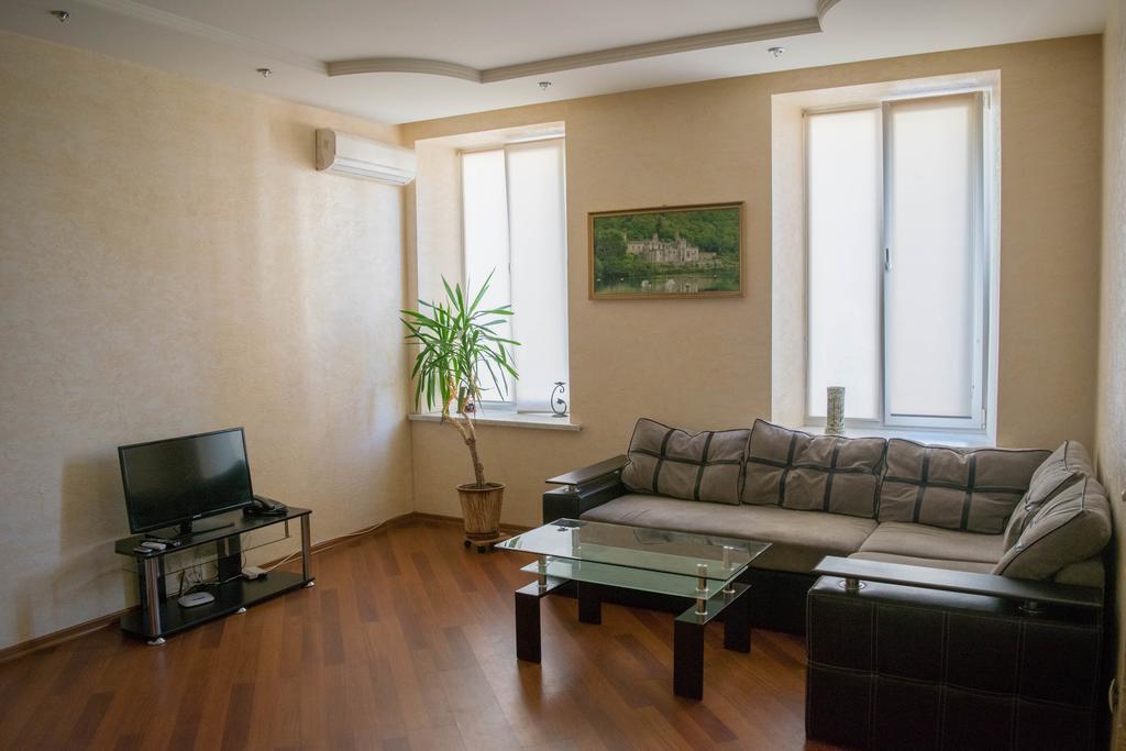 Светлая Квартира Apartment Odessa Exterior photo